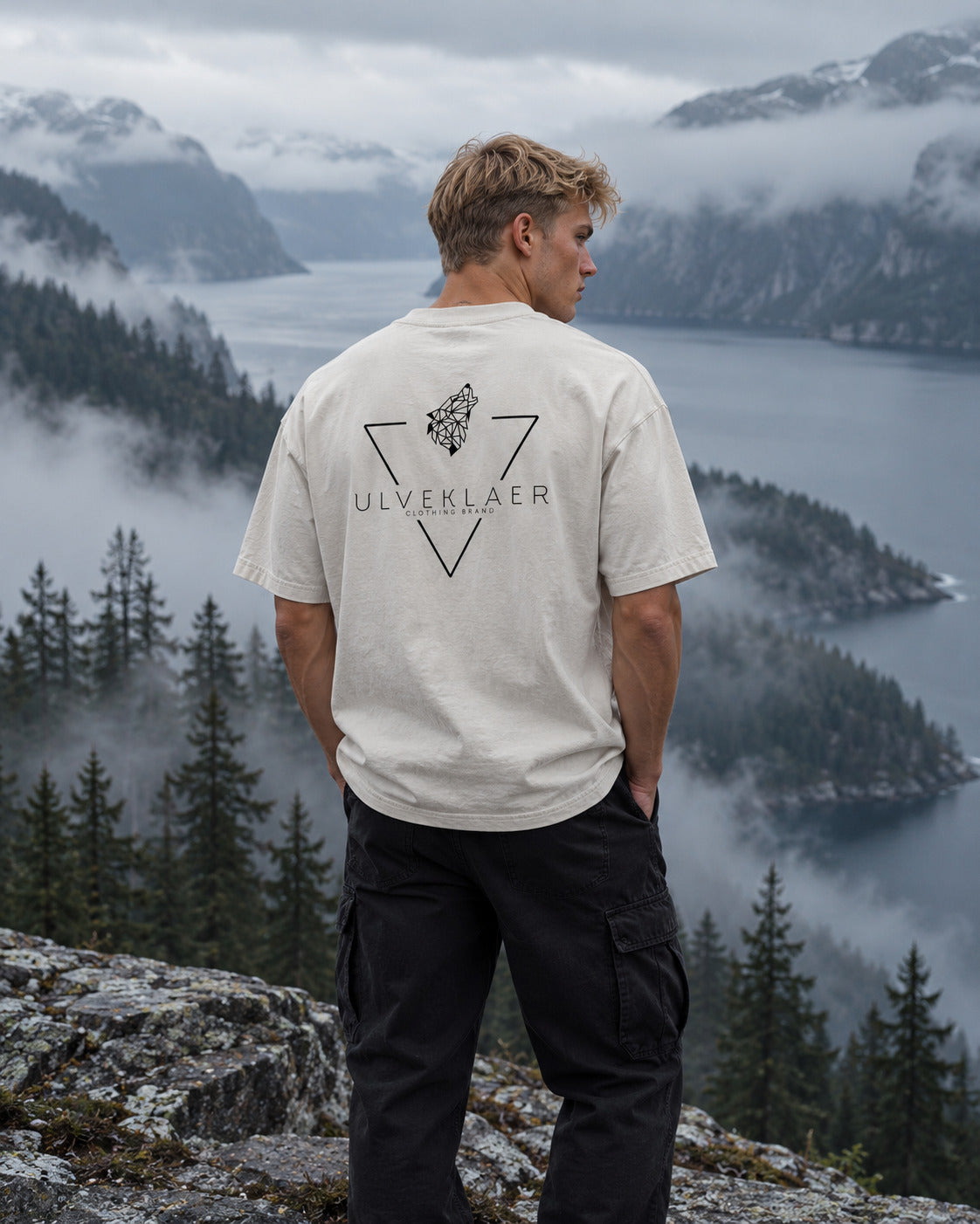 ULVEKLAER White Wolves Hunt Tee — nordic
